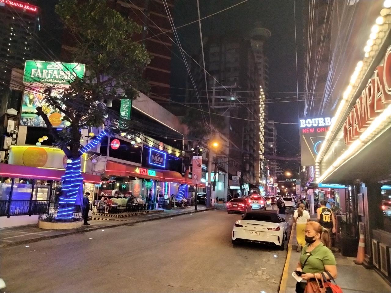 P. Burgos Street 酒吧街