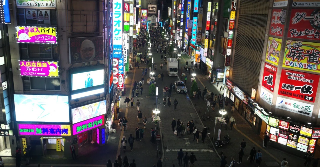 歌舞伎町街头夜间环境
