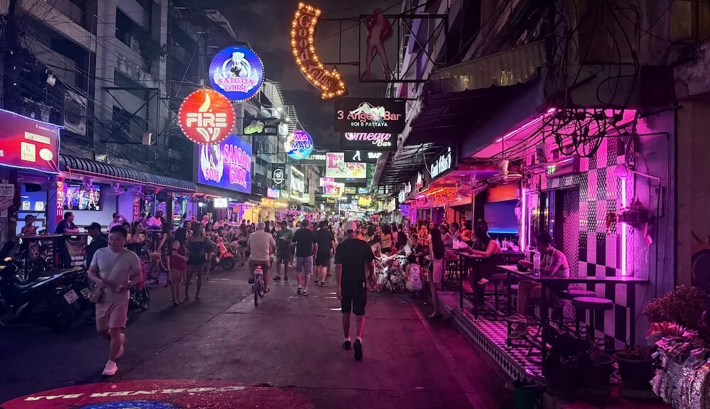 Soi 6 夜间酒吧街